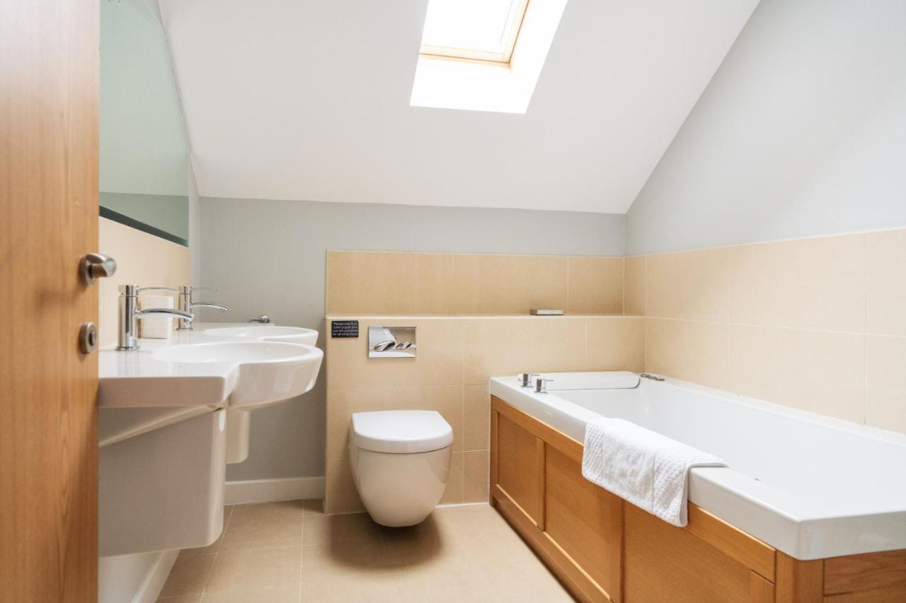 Skylark Sleeps 8 Private Hot Tub & Dogs Welcome Nr Padstow, Resort Pool Bar & Watersports Сент-Колумб-Мейджор Экстерьер фото