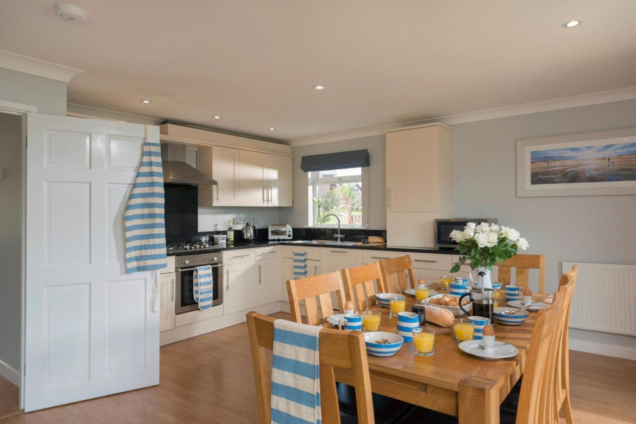 Skylark Sleeps 8 Private Hot Tub & Dogs Welcome Nr Padstow, Resort Pool Bar & Watersports Сент-Колумб-Мейджор Экстерьер фото